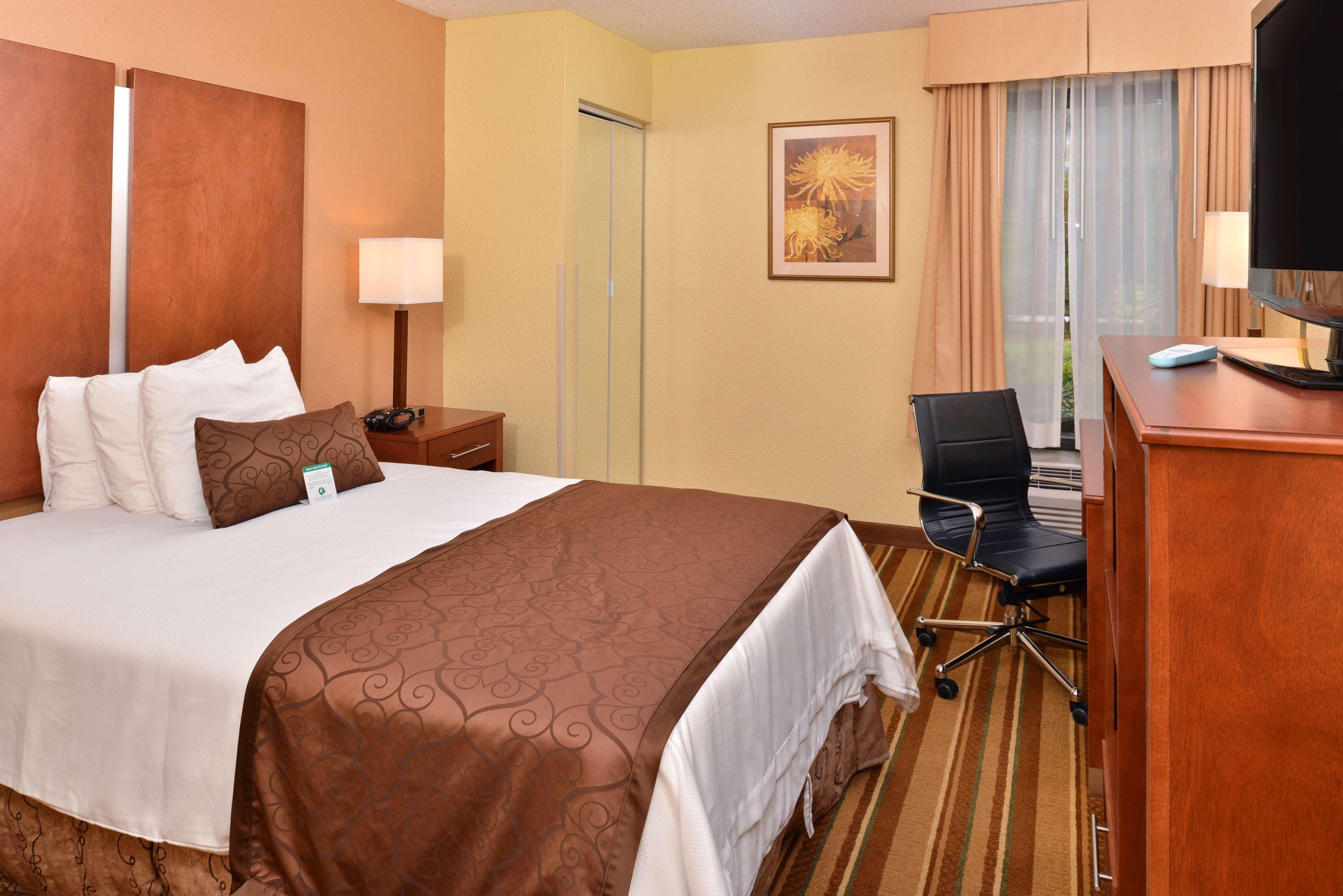 Best Western Plus Richmond Hotel Sandston Bagian luar foto