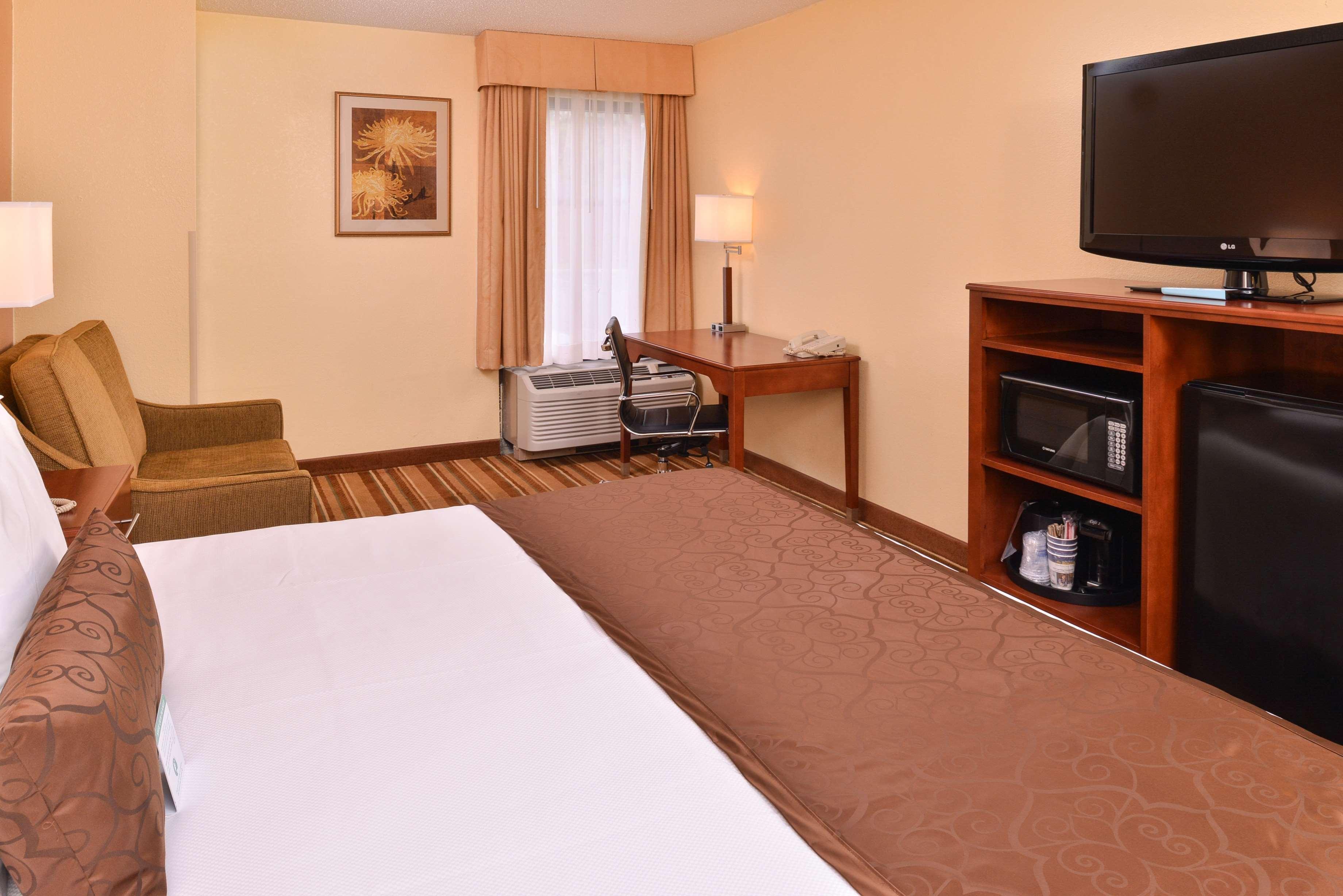 Best Western Plus Richmond Hotel Sandston Bagian luar foto